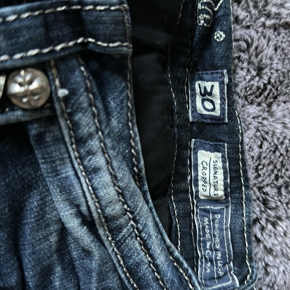 Miss Me Signature Cropped Jeans - Picture 2 of 6